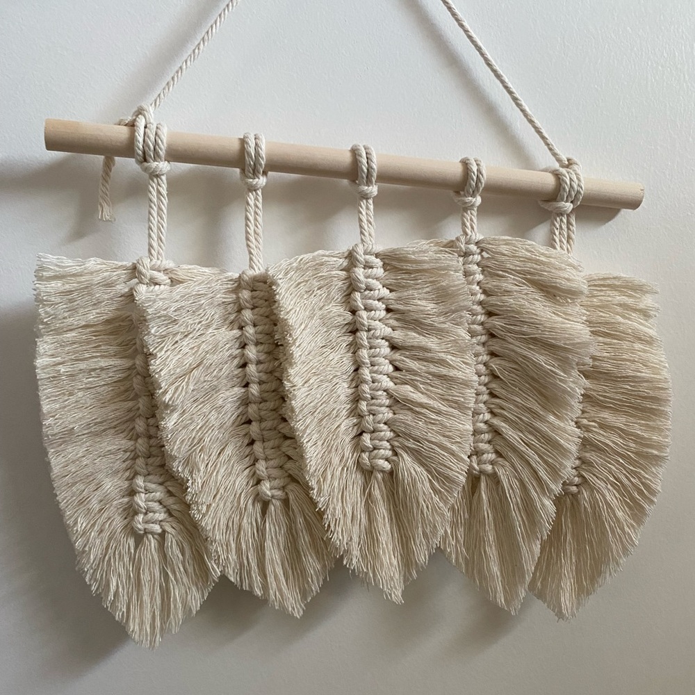 Macrame feathers
